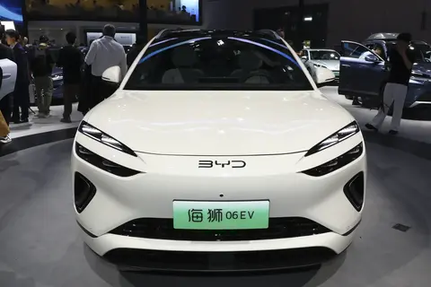 比亚迪又放大招！海狮06实车到店：15万起中型SUV，配冰箱+云辇-C