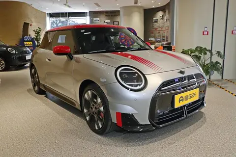 新车售29.98万元，新款电动MINI JCW上市，网络升级/续航468公里