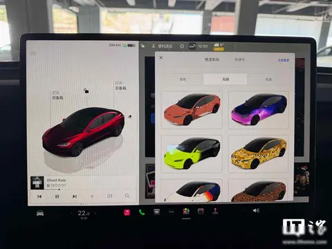 特斯拉开源车衣模板，车主疯传自定义涂装，中控屏也能同步变脸