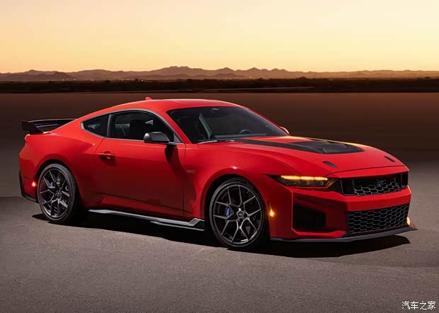 GT500继任者！搭载5.2升V8机增！福特Mustang Dark Horse SC官图
